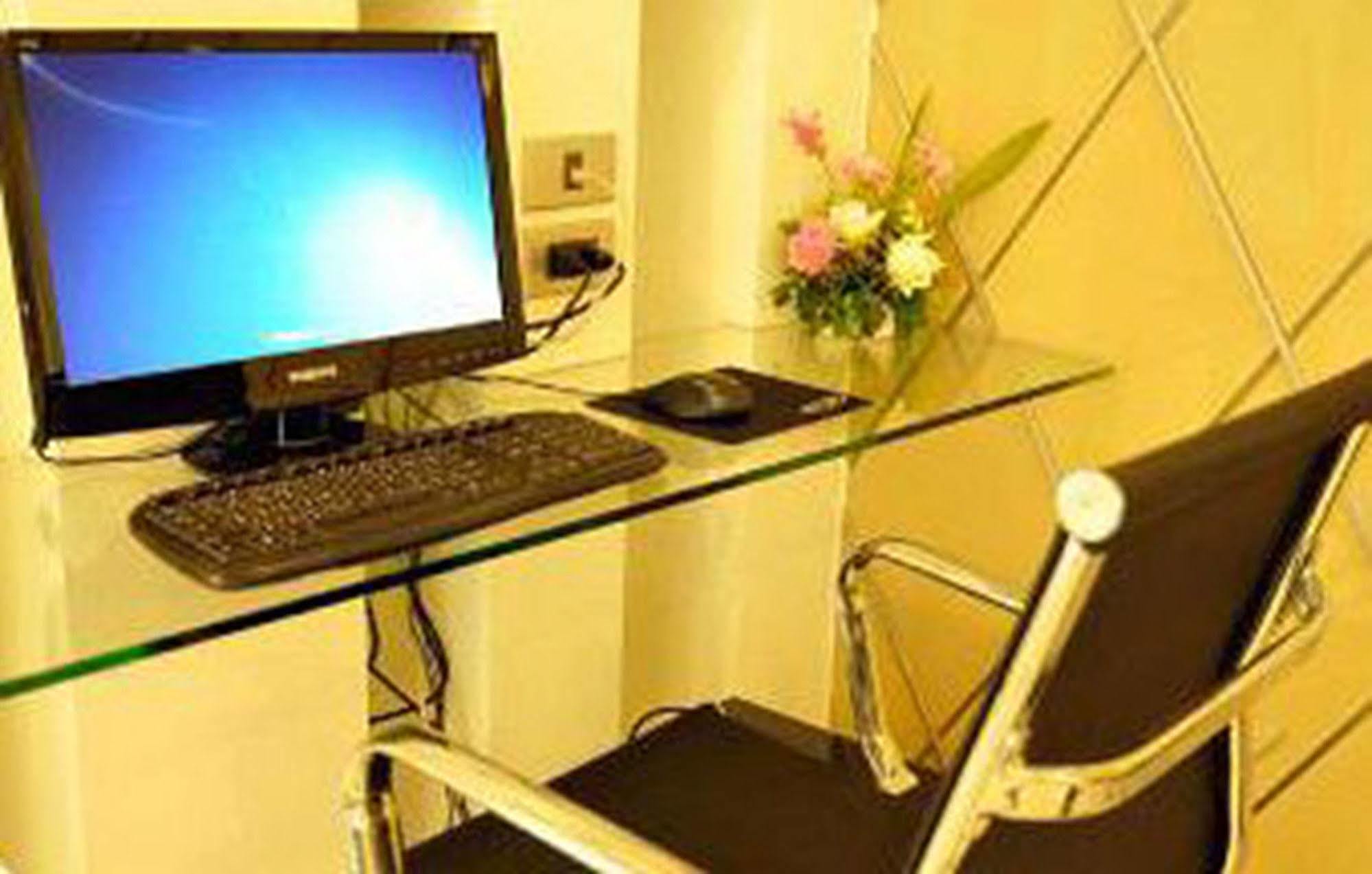 The Moonite Boutique Hotel Bangkok Dış mekan fotoğraf